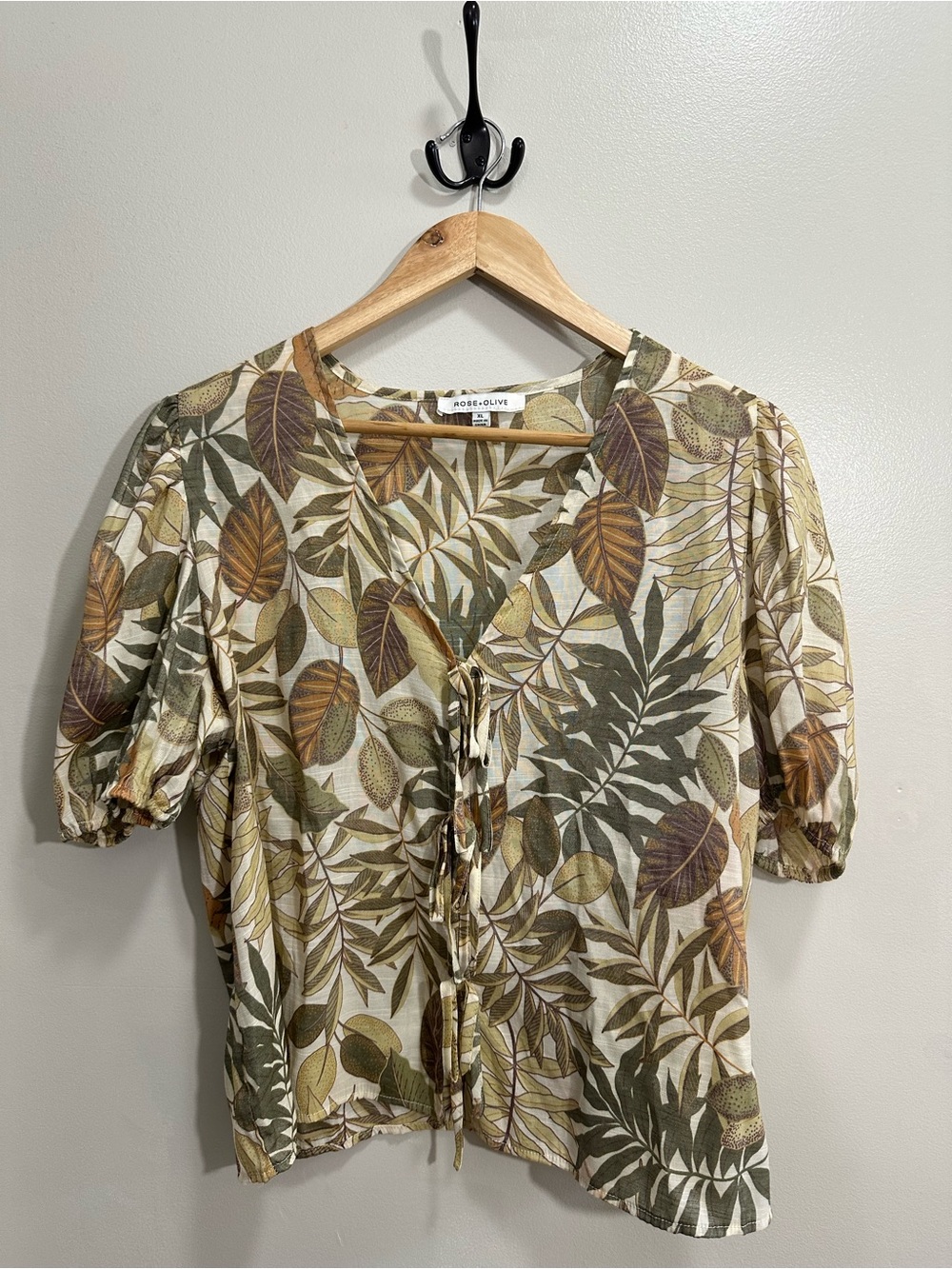 Rose + Olive Tropical Leaf Front Tie Blouse Size XL